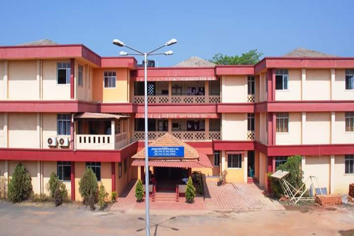 https://cache.careers360.mobi/media/colleges/social-media/media-gallery/9396/2018/10/11/Front view of Govind Ramnath Kare College of Law Goa_Campus-View.jpg